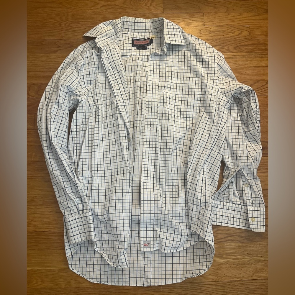 Vineyard vines button shirt size medium